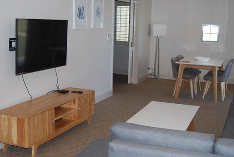 Absolute Beachfront Scarborough - Accommodation Sunshine Coast 2