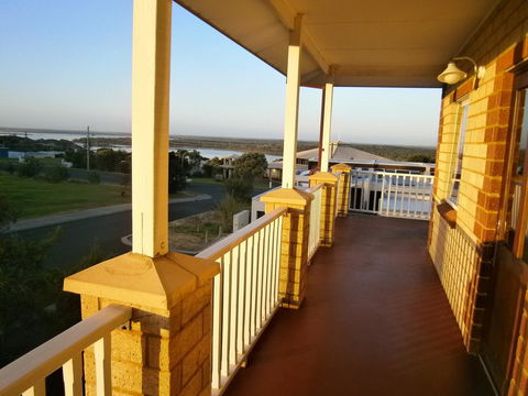 Baywatch Retreat Augusta - Accommodation Sunshine Coast 26