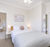 Light bright quality river views Free parking - Accommodation Sunshine Coast