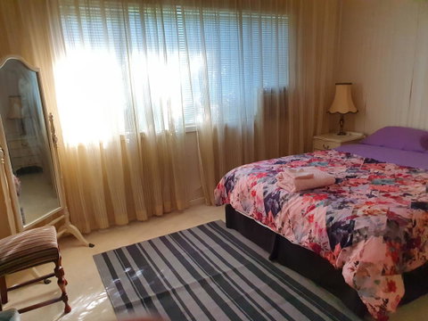 Airport HomeStay - Accommodation Sunshine Coast 3