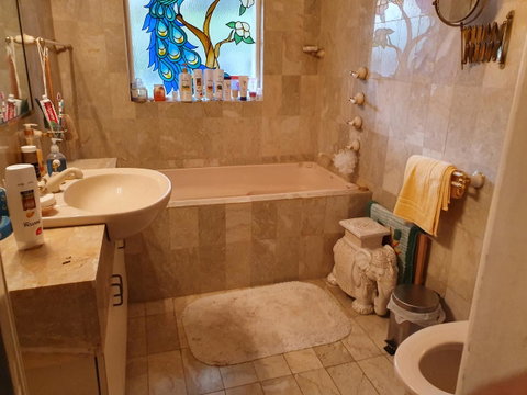 Airport HomeStay - Accommodation Sunshine Coast 7