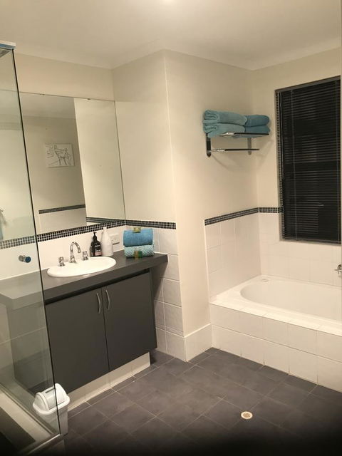 THE SANCTUARY LUXURY HOLIDAY HOME - Accommodation Sunshine Coast 6