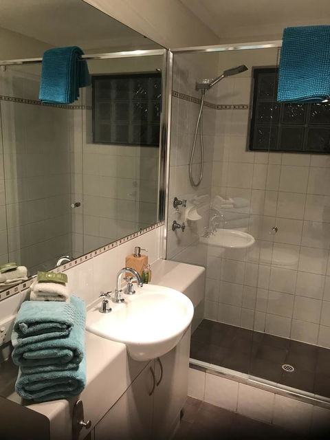 THE SANCTUARY LUXURY HOLIDAY HOME - Accommodation Sunshine Coast 2
