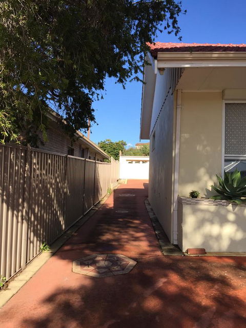 Susan Yong's Studio - Accommodation Sunshine Coast 1