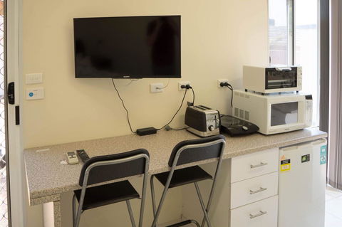 Susan Yong's Studio - Accommodation Sunshine Coast 10