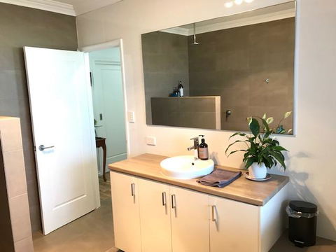 The Mains Guest House 2 Bedroom Farm Stay - Accommodation Sunshine Coast 9