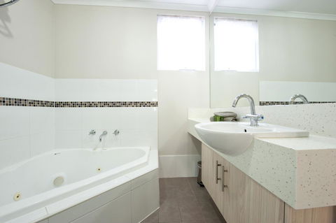 Mandalay Holiday Resort And Tourist Park - Accommodation Sunshine Coast 43