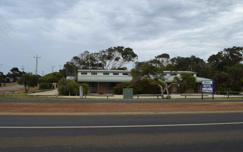 Hopetoun Motel & Chalet Village - Accommodation Sunshine Coast 18