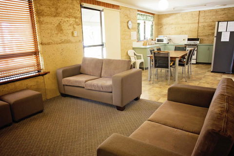 Hopetoun Motel & Chalet Village - Accommodation Sunshine Coast 8