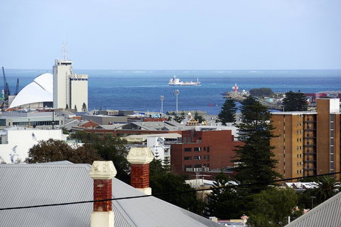 Studio 302 With Ocean Views - Accommodation Sunshine Coast 23