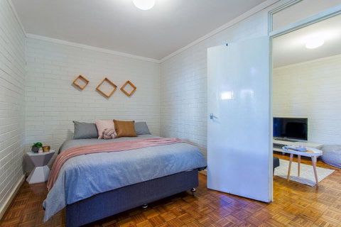 Fremantle Coastal Stay - 1 Bedroom Central Apartment - Accommodation Sunshine Coast 0