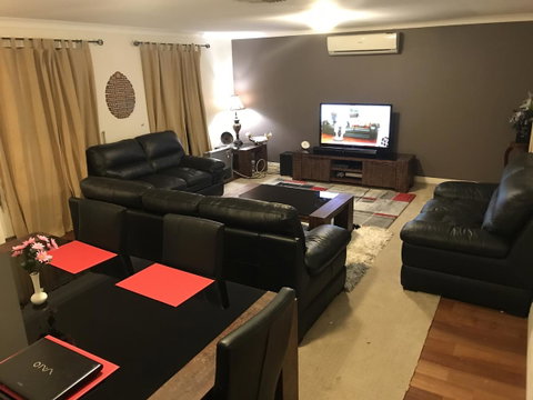 Master Room With Attachd Bath - Accommodation Sunshine Coast 3