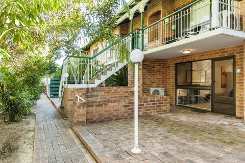 Forrest St - Accommodation Sunshine Coast 18