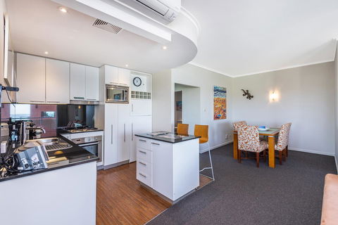 A 406 FANTASTIC OCEAN BEACH And MARINA VIEW APT - MANDURAH - Accommodation Sunshine Coast 21