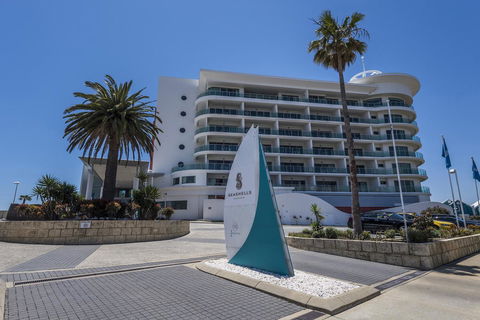 A 406 FANTASTIC OCEAN BEACH And MARINA VIEW APT - MANDURAH - Accommodation Sunshine Coast 3
