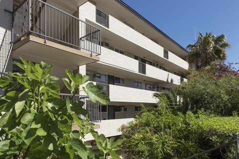 Studio 204 With Harbour, Ocean And Sunset Views From The Balcony - Accommodation Sunshine Coast 26