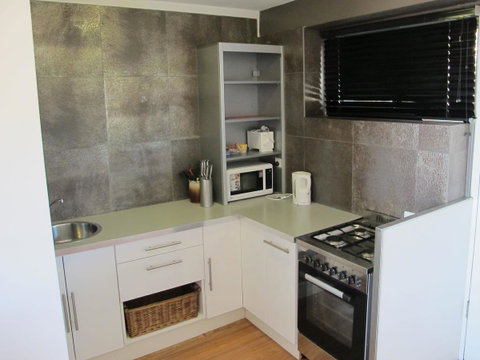 Studio 204 With Harbour, Ocean And Sunset Views From The Balcony - Accommodation Sunshine Coast 20
