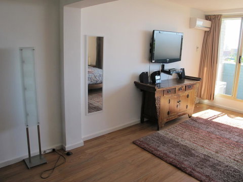 Studio 204 With Harbour, Ocean And Sunset Views From The Balcony - Accommodation Sunshine Coast 14