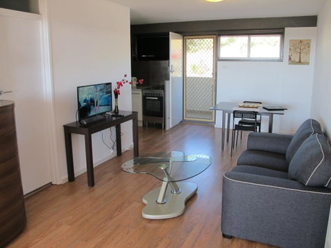 Studio 204 With Harbour, Ocean And Sunset Views From The Balcony - Accommodation Sunshine Coast 9