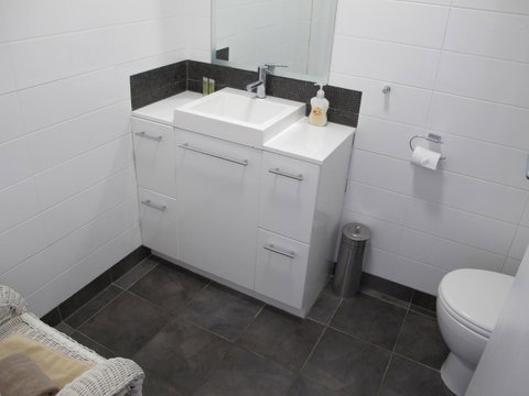 Studio 204 With Harbour, Ocean And Sunset Views From The Balcony - Accommodation Sunshine Coast 5