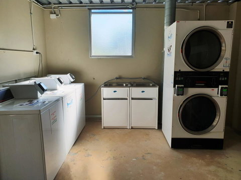 Studio 204 With Harbour, Ocean And Sunset Views From The Balcony - Accommodation Sunshine Coast 24