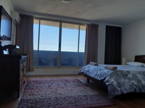 Studio 204 With Harbour, Ocean And Sunset Views From The Balcony - Accommodation Sunshine Coast 0