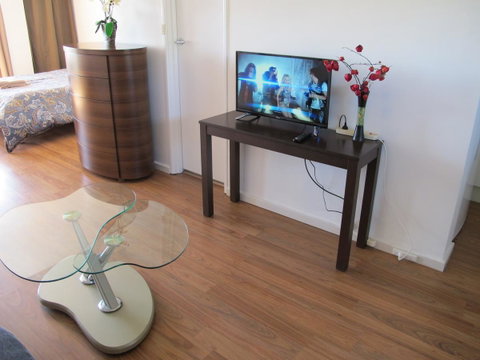 Studio 204 With Harbour, Ocean And Sunset Views From The Balcony - Accommodation Sunshine Coast 15