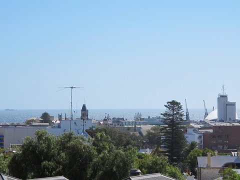 Studio 204 With Harbour, Ocean And Sunset Views From The Balcony - Accommodation Sunshine Coast 13