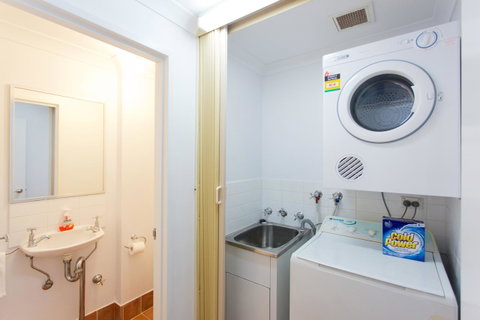Windows On Pakenham - Accommodation Sunshine Coast 15