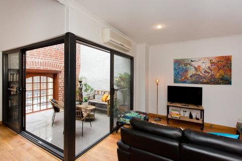 Windows On Pakenham - Accommodation Sunshine Coast 2