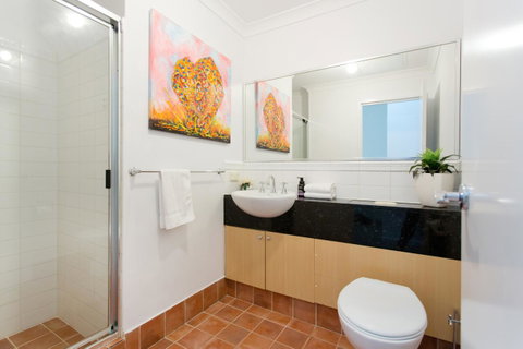 Windows On Pakenham - Accommodation Sunshine Coast 12