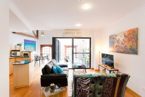 Windows On Pakenham - Accommodation Sunshine Coast 1