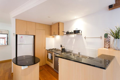 Windows On Pakenham - Accommodation Sunshine Coast 8