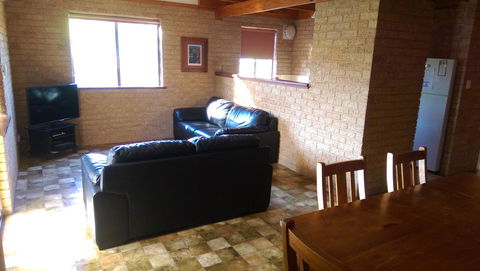 Kestrel Chalets - Accommodation Sunshine Coast 1