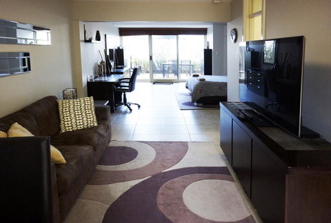Studio 4 - Ground Floor Fremantle Apartment - Accommodation Sunshine Coast 3