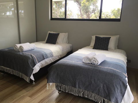 Eagle Bay House - Accommodation Sunshine Coast 2