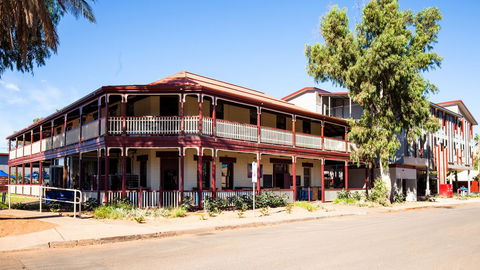 Beadon Bay Hotel - Accommodation Sunshine Coast 0