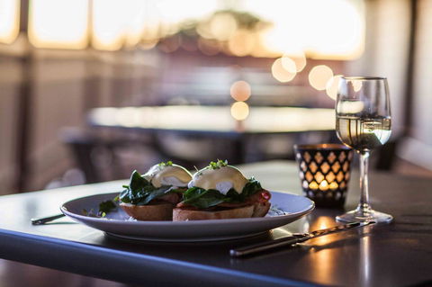 Beadon Bay Hotel - Accommodation Sunshine Coast 3