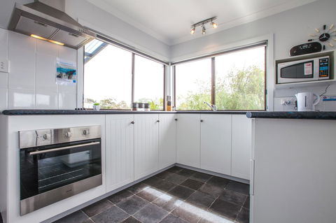 Bircoo Cottage Beach And Golf Getaway - Accommodation Sunshine Coast 3
