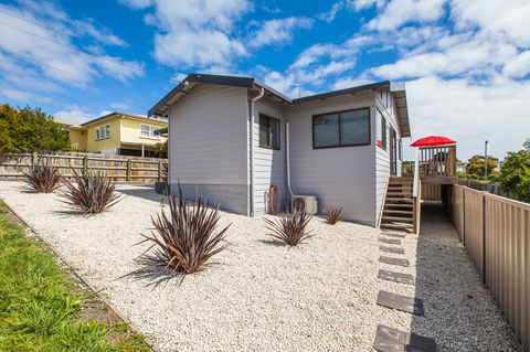 Bircoo Cottage Beach And Golf Getaway - Accommodation Sunshine Coast 0