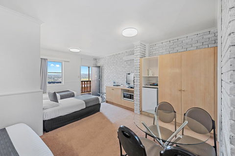 Coach House Launceston - Accommodation Sunshine Coast 9