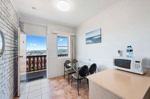 Coach House Launceston - Accommodation Sunshine Coast 11
