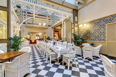 Hadley\'s Orient Hotel - Accommodation Sunshine Coast 2