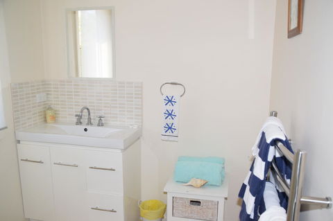 Anchorage Waterfront Retreat - Accommodation Sunshine Coast 13
