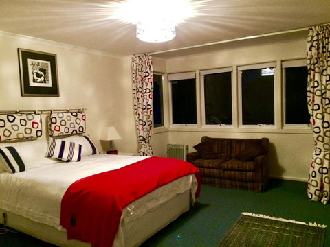 Anchorage Waterfront Retreat - Accommodation Sunshine Coast 11