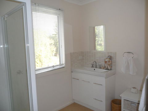 Anchorage Waterfront Retreat - Accommodation Sunshine Coast 14