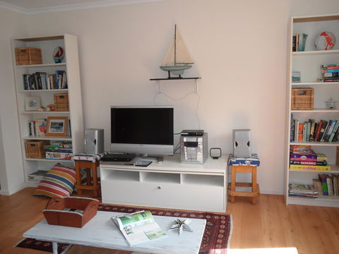 Anchorage Waterfront Retreat - Accommodation Sunshine Coast 8