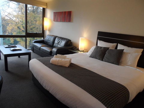 Commodore Regent - Accommodation Sunshine Coast 0
