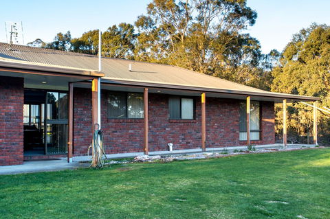 Acton Park Holiday Units - Accommodation Sunshine Coast 1