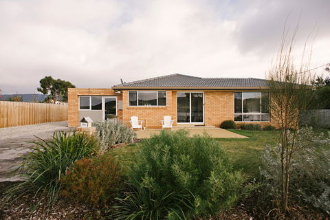The Holiday Home People - Accommodation Sunshine Coast 0